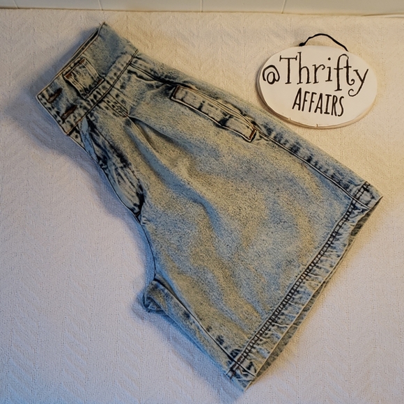 JORDACHE Vtg Acid wash Jean Shorts Pleated High Waist 7/8- Missing buttons 25" W - Picture 13 of 13